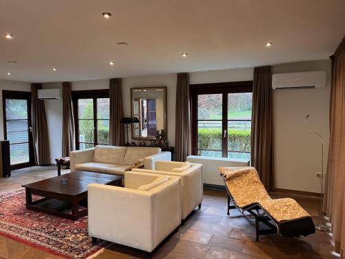 Teuven Villa | Pet-Friendly Retreat at Rue du Château Deux - 8.3/10 Rating