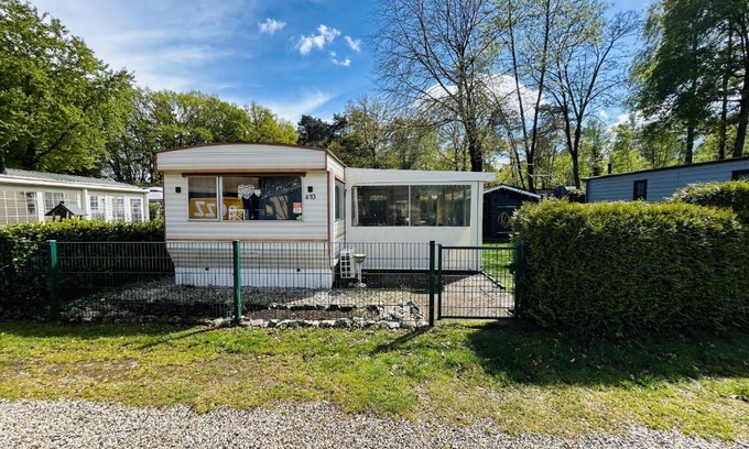 Arcen Ski Chalet | Family-Friendly Vakantiepark Klein Vink with Pools & Pets