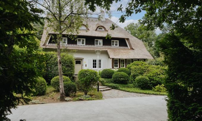 Neerpelt House | Discover De Zandberg: Family-Friendly 4-Star Retreat