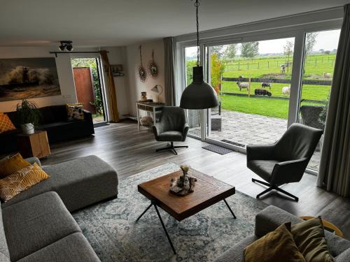 Schenkeldijk Apartment | Discover Vakantiewoning Le Garaazje: Rated 9.6/10, Family-Friendly
