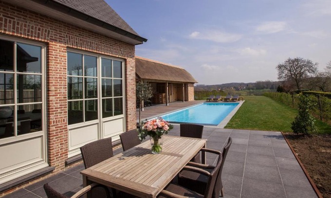 Opbrakel Villa | Family-Friendly Vakantiewoning Nr63 with Ocean Views