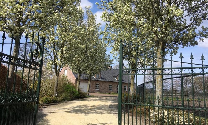 Grote Heide Villa | Discover Vakantiewoning Pelterheggen: 4-Star Family Retreat