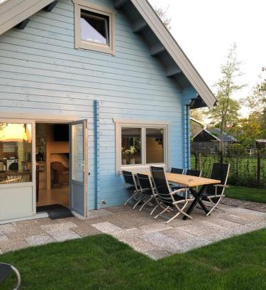 Schagerbrug Ski Chalet | Guest Rated: Vakantiewoning Vrijburg with Family-Friendly Amenities