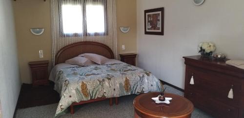 Parigne-lʼEveque Bed & Breakfast | Discover Valérie GOUFFÉ: Pet-Friendly Haven with Dining