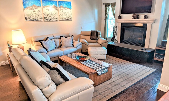 Mammoth Lakes Condo | Val D'Isere: Ski In/Out Condo with Pool & Ocean View