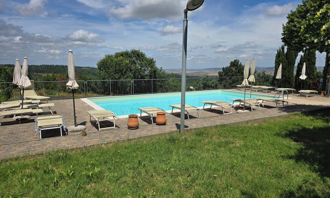 Gallina Apartment | Val D'Orcia Window. Panoramic balcony. Pool.