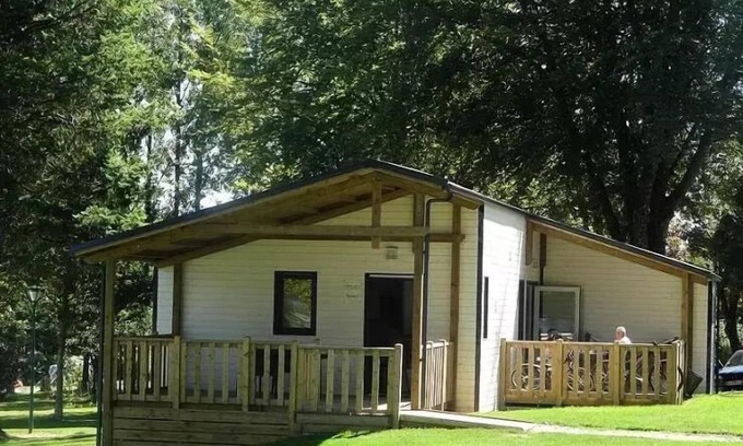 Merdrignac Ski Chalet | Relaxing Retreat at Campsite Val de Landrouet with Ocean View