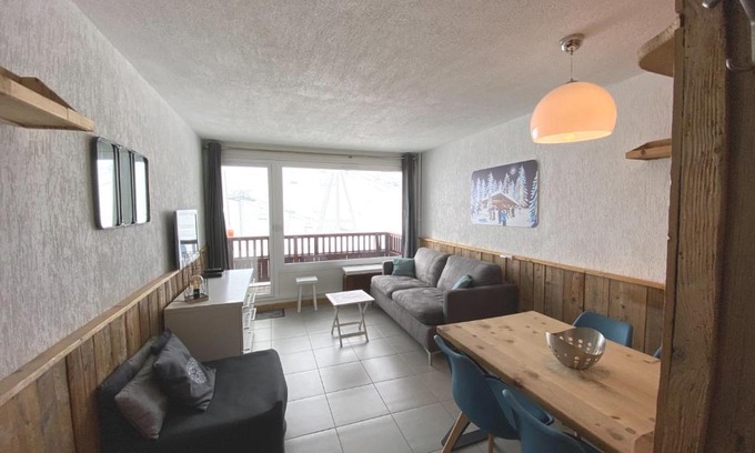 Val-Thorens Apartment | ```html
Top-Rated Hotel in Val Thorens: Steps from the Slopes
```