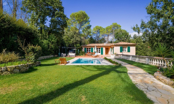 Valbonne Villa | Tranquil Valbonne Villa with Private Magnesium Pool