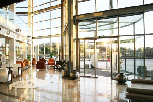Naron Hotel | Discover Valcarce Ferrol: 4-Star Comfort with Great Amenities