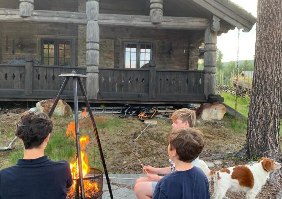 Nore og Uvdal Ski Chalet | Experience Valdes Laftet Tømmerhytte: Family & Pet Friendly