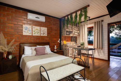 Vila Velha Hotel | Vale do Lago: Cozy Country Retreat with Oceanfront Views