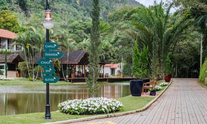 Santa Teresa Hotel | Discover Vale dos Pássaros Pousada e SPA with Hot Tub Bliss