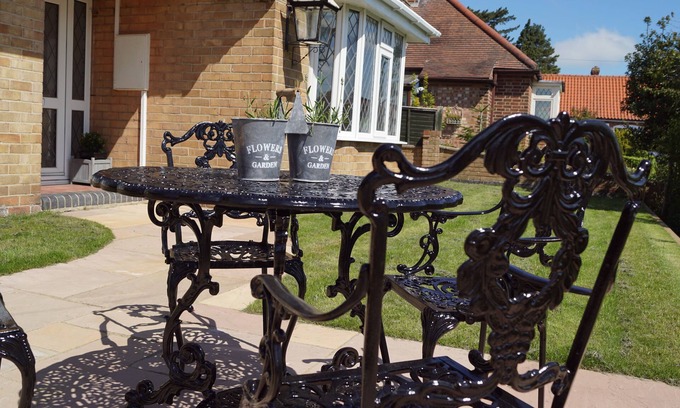 Scalford House | Idyllic Vale of Belvoir Country Retreat with Family Amenities
