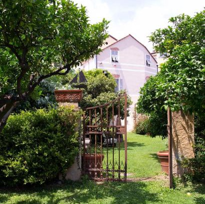 Borgio Verezzi Bed & Breakfast | Elegant Vale's Suite at Verezzi - Family Friendly Retreat