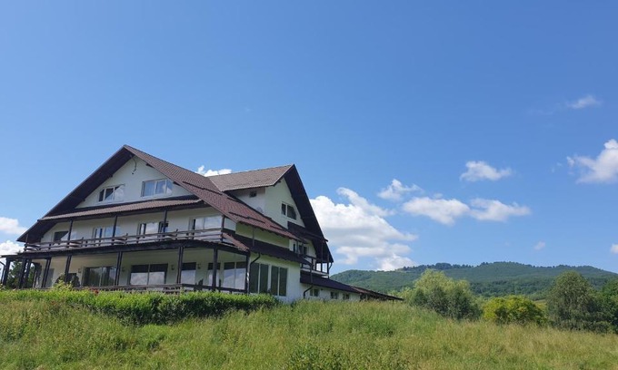 Nucsoara House | Budget-Friendly Valea Doamnei: Child-Friendly Retreat