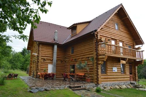 Cristian House | Valea Vistisoarei: Family-Friendly Retreat with Pool & Hot Tub