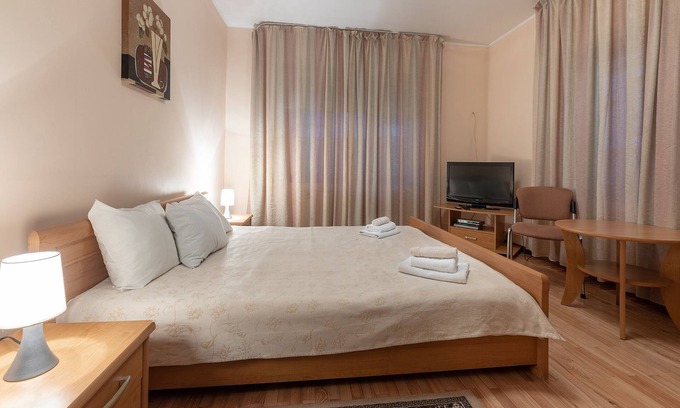 Jurmala Bed & Breakfast | Valensija Apartment: Family-Friendly Stay with Kitchen Access