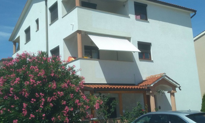Valbandon Apartment | Valentina: Beachside Haven with Ocean Views & Modern Amenities
