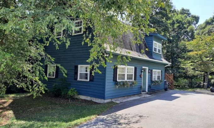 Lookout Mountain Cottage | Cozy Valentine Cottage on Lookout Mountain - Family Retreat
