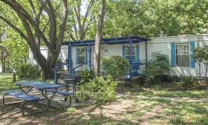 Kingsland House | Relax at Valentine Lakeside with Pool and Spa Access