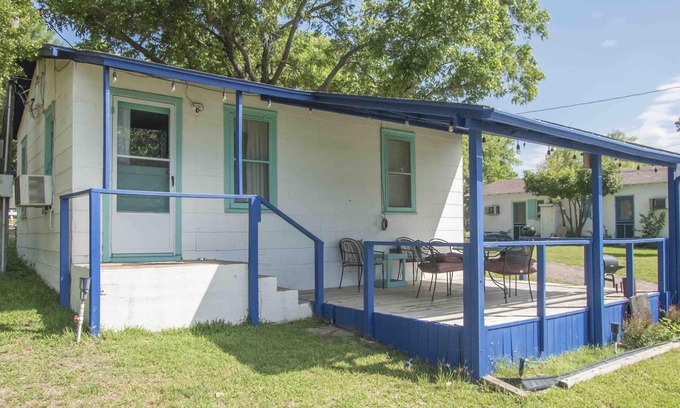 Kingsland Cottage | Relaxing Retreat at Valentine Lakeside - Cottage 9