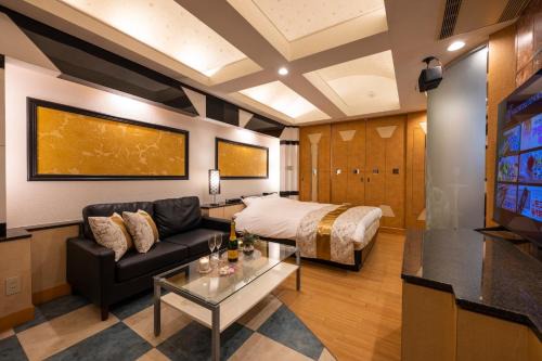 Kasama Hotel | Valentine Resort: Eco-Friendly Retreat with Breakfast & Hot Tub