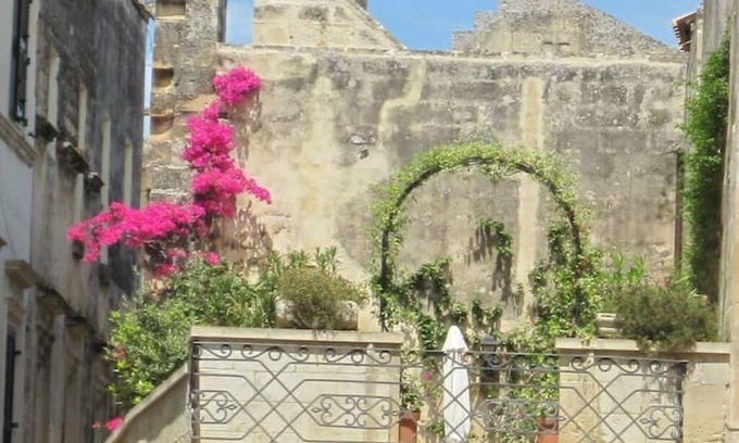 Lecce Historic Center House | Valentini Historical House: Pet-Friendly Ocean View Retreat