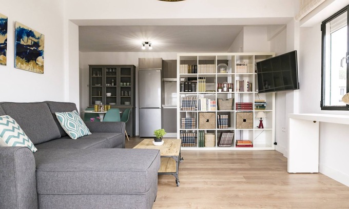 Pedregalejo Apartment | Valera - Málaga: Guest Rated 10/10 with Pet-Friendly Amenities