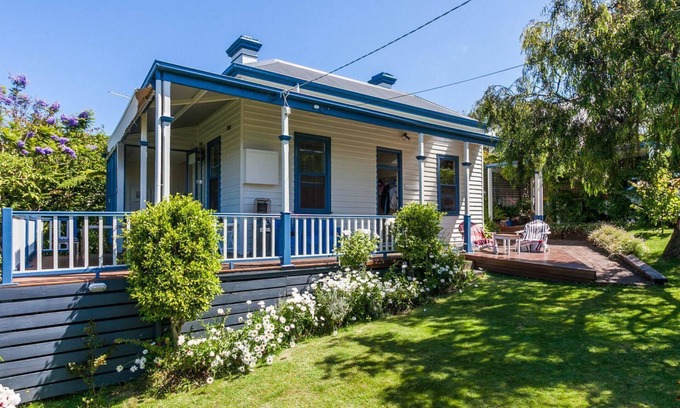 Lorne House | Beachside Getaway: Valetta - Ideal for You and Your Pet