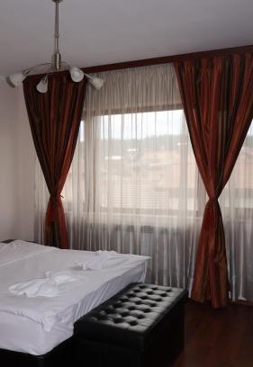 Razlog House | Valevitsata Guesthouse: Child-Friendly Retreat with Kitchen