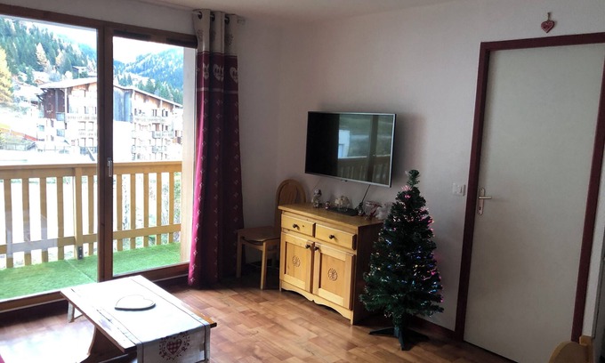 Valfrejus Apartment | Cozy Valfrejus Retreat: Spa, Hot Tub & Pet Friendly