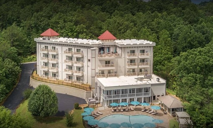 Helen Resort | Valhalla Resort Hotel: Eco-Friendly Retreat with Pool & Spa