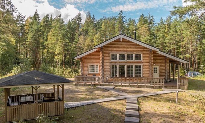 Renko House | Discover Valkealammi: Lake Views & Spa Retreat, Rated 9.8