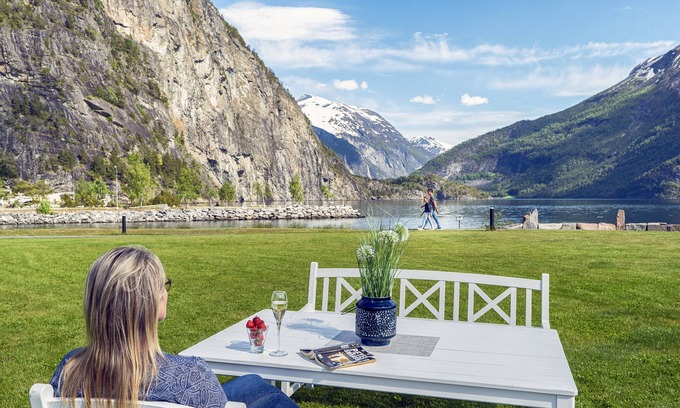Valldal Hotel | Valldal Fjordhotell: Guest Rated 9.6 with Family-Friendly Amenities