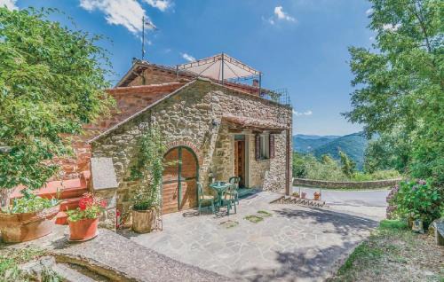 Pieve di Chio Apartment | Valle Dame: Ideal Getaway with Pool and Pet Friendly Perks