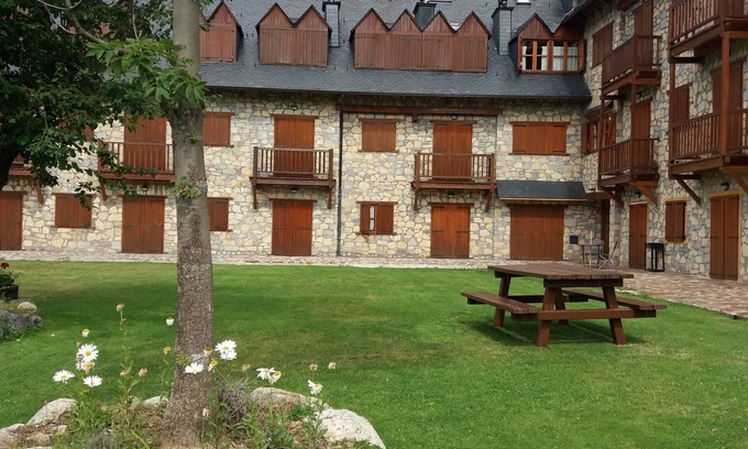 Pla de l'Ermita Apartment | Explore Valle de Boï: Ideal Appartement for Adventurers