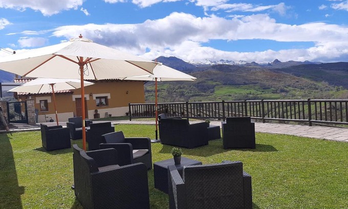 El Escobal House | Experience Valle la Fuente: Family-Friendly Retreat