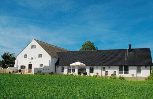 Loderup Bed & Breakfast | Vallebergaslätt: Pet-Friendly Retreat with Family Amenities