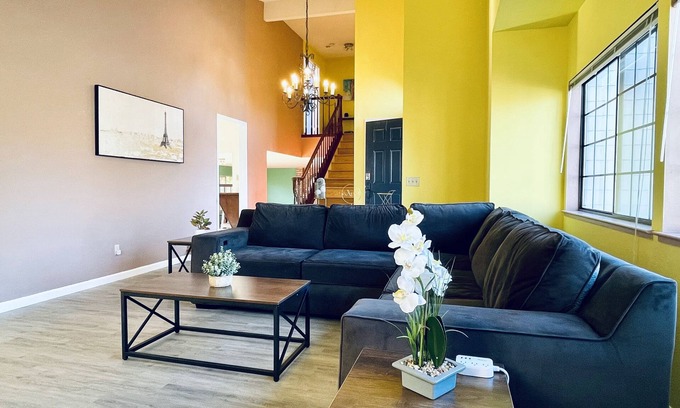 Vallejo House | Stunning Vallejo 4BR Home with Mountain Views & Breakfast