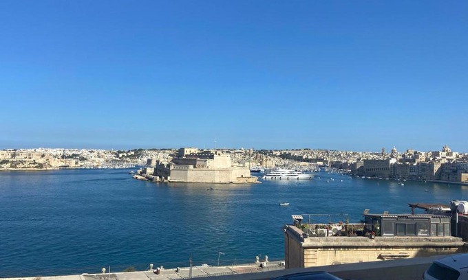 Valletta Apartment | Relaxing Valletta Seaview TownHouse with Hot Tub & Kids' Zone