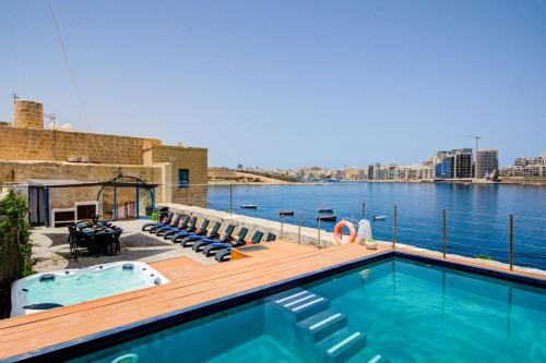Valletta Villa | Relaxing Valletta Waterfront Villa with Pool and Hot Tub