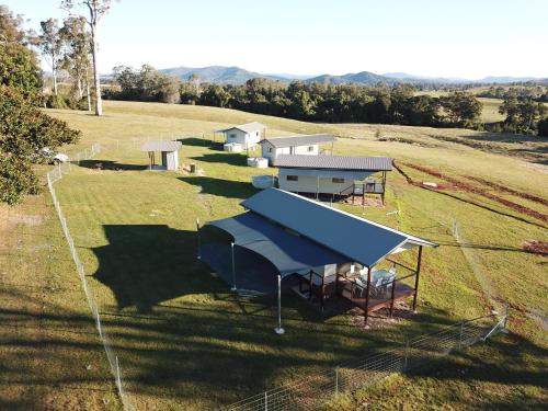 Imbil Villa | Experience Valley Cabins By The Creek - Pet-Friendly Retreat