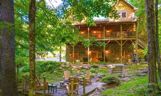 Maggie Valley Cabin | Cozy Valley Creek Retreat with Hot Tub & Game Room
