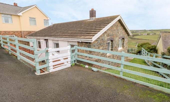 Penycwm House | Pet-Friendly Valley High: Rated 9.5/10 by Guests
