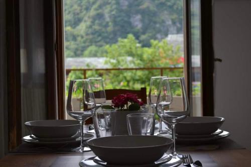 Roe Volciano Apartment | Pet-Friendly Retreat at Valley House with Great Reviews