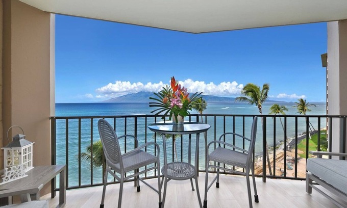 Kahana Condo | Oceanfront Escape: Valley Isle Resort #707 in West Maui