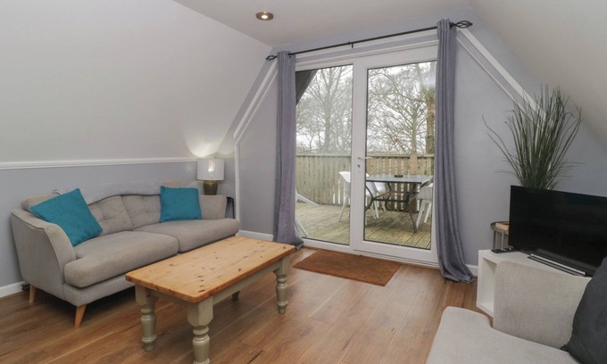 Saint Ann's Chapel Cottage | VALLEY LODGE 38, pet friendly, with pool in St Ann's Chapel, Cornwall