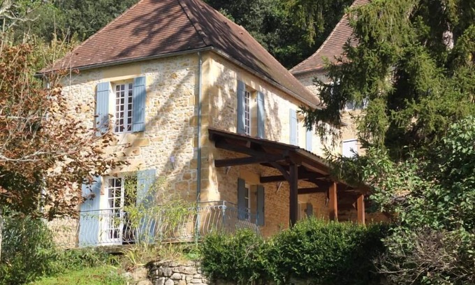 Montfort House | Discover Valley of the Five Castles: Guest Rated 9.8/10