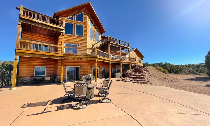 Canon City House | Valley Ranch: Guest Rated 9.6 with Spa and Family Amenities